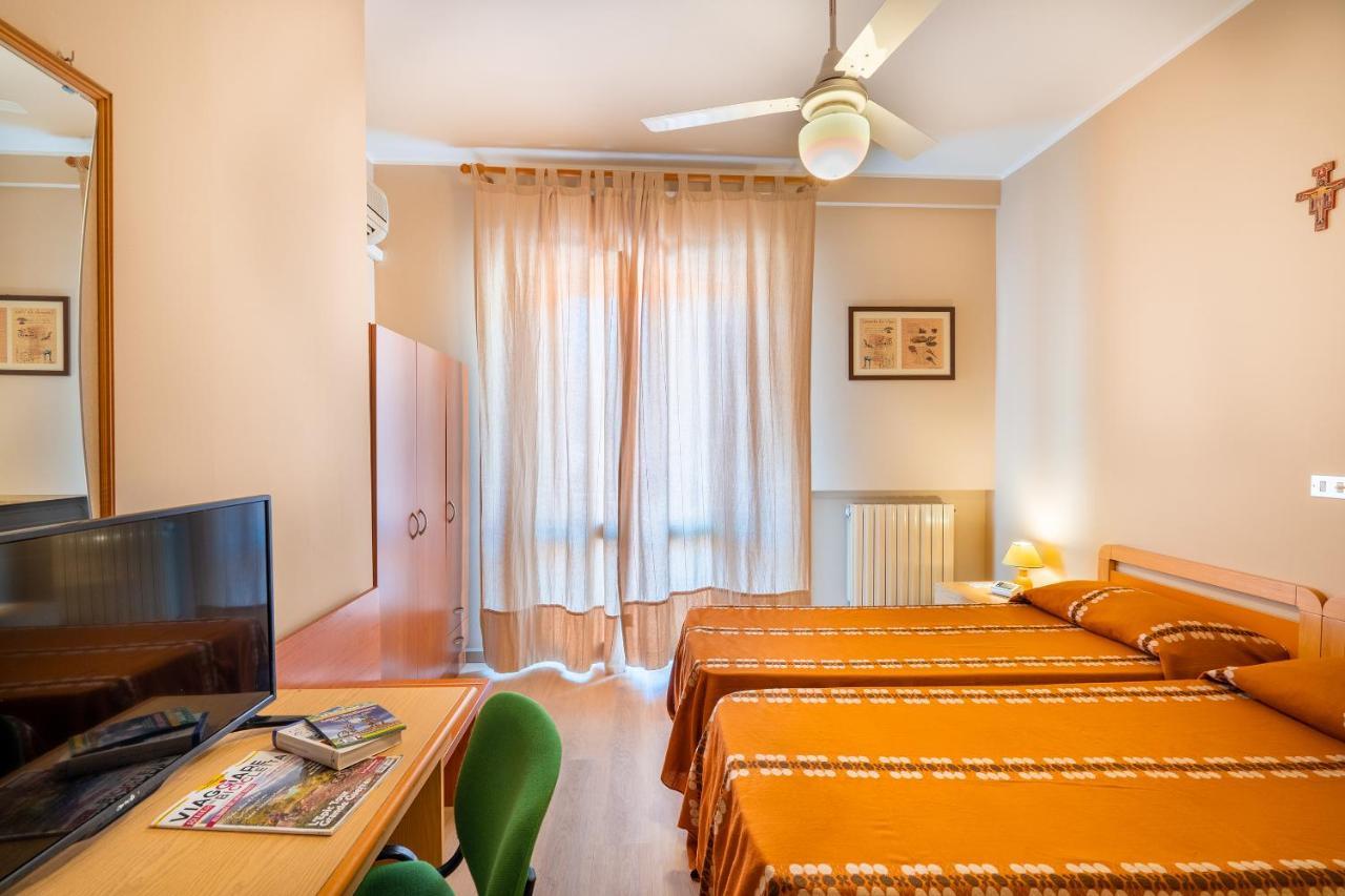 Hotel Trasimeno Passignano sul Trasimeno Exterior foto