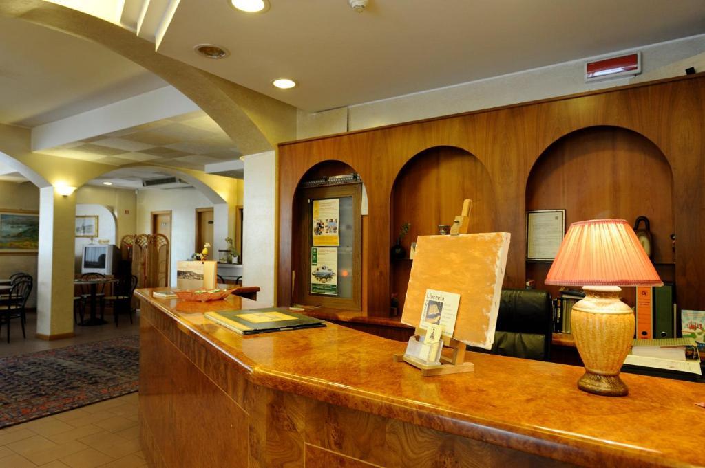 Hotel Trasimeno Passignano sul Trasimeno Exterior foto